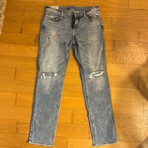Abercrombie men’s skinny stretch jeans. Distressed with hole